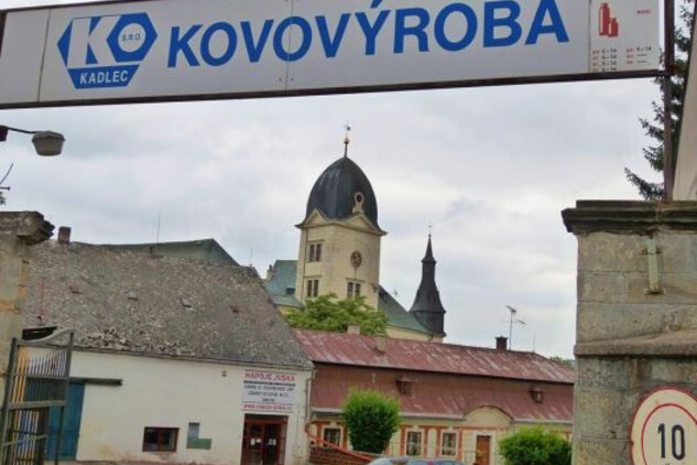 Vjezd do dvora kovovýroby